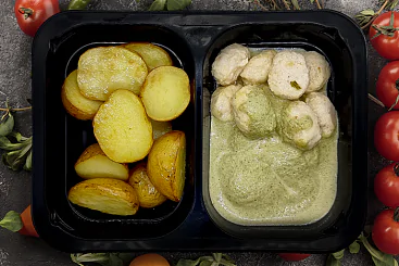 Фрикадельки с жареным картофелем и грибным соусом, 270г